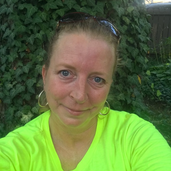 Meet your Posher, Gwen - Picture 1 of 1